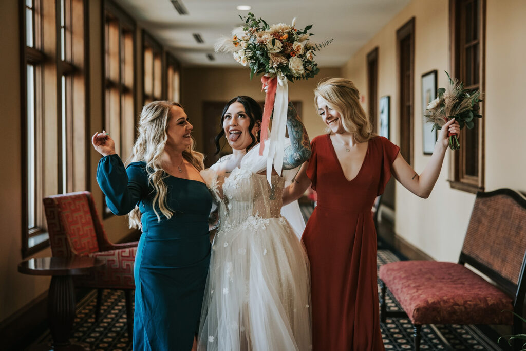 Midland Country Club wedding portrait of bride with her attendants | Shauna Wear Photography