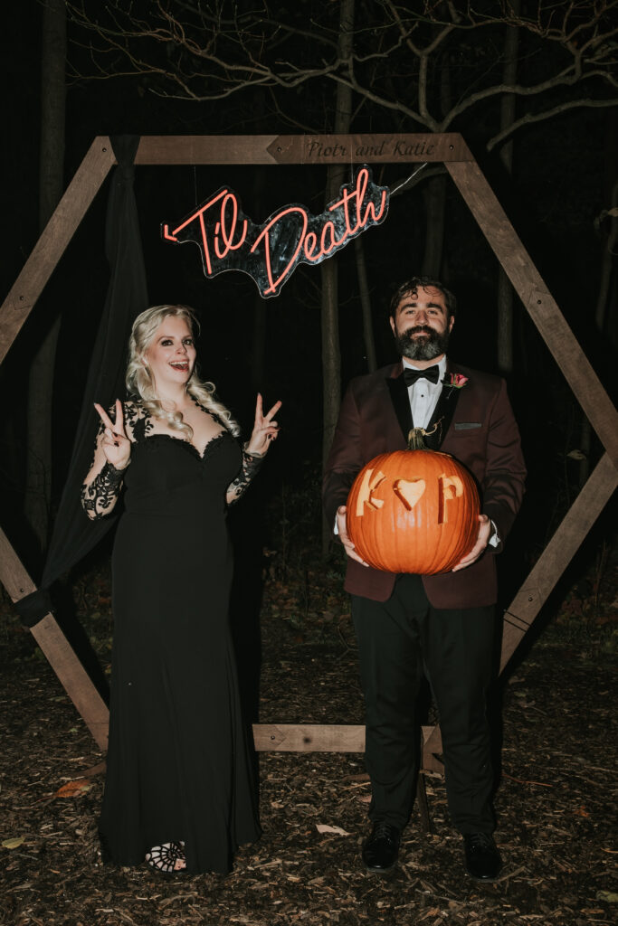 Halloween Wedding at Odin's Owl | Shauna Wear Photography