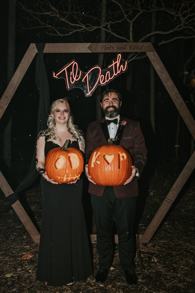 Halloween Wedding at Odin's Owl | Shauna Wear Photography