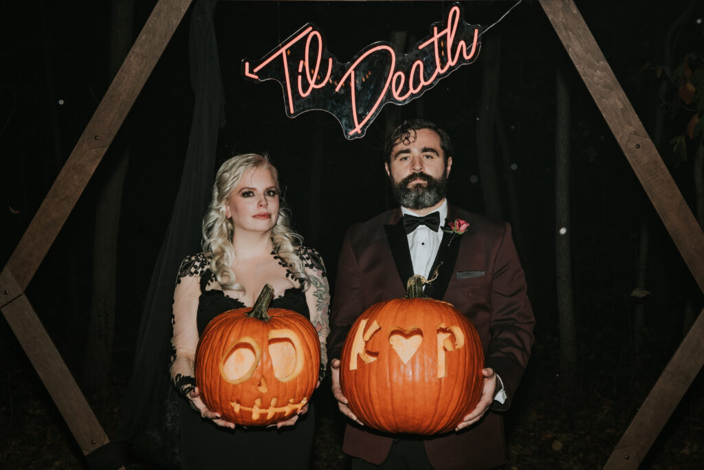 Halloween Wedding at Odin's Owl | Shauna Wear Photography