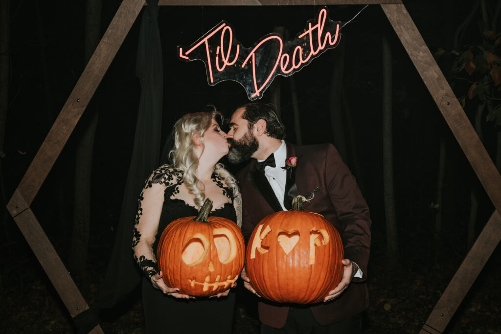 Halloween Wedding at Odin's Owl | Shauna Wear Photography