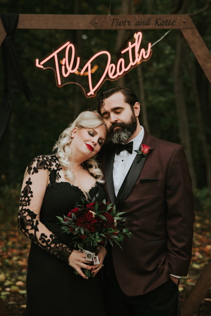 Halloween Wedding at Odin's Owl | Shauna Wear Photography