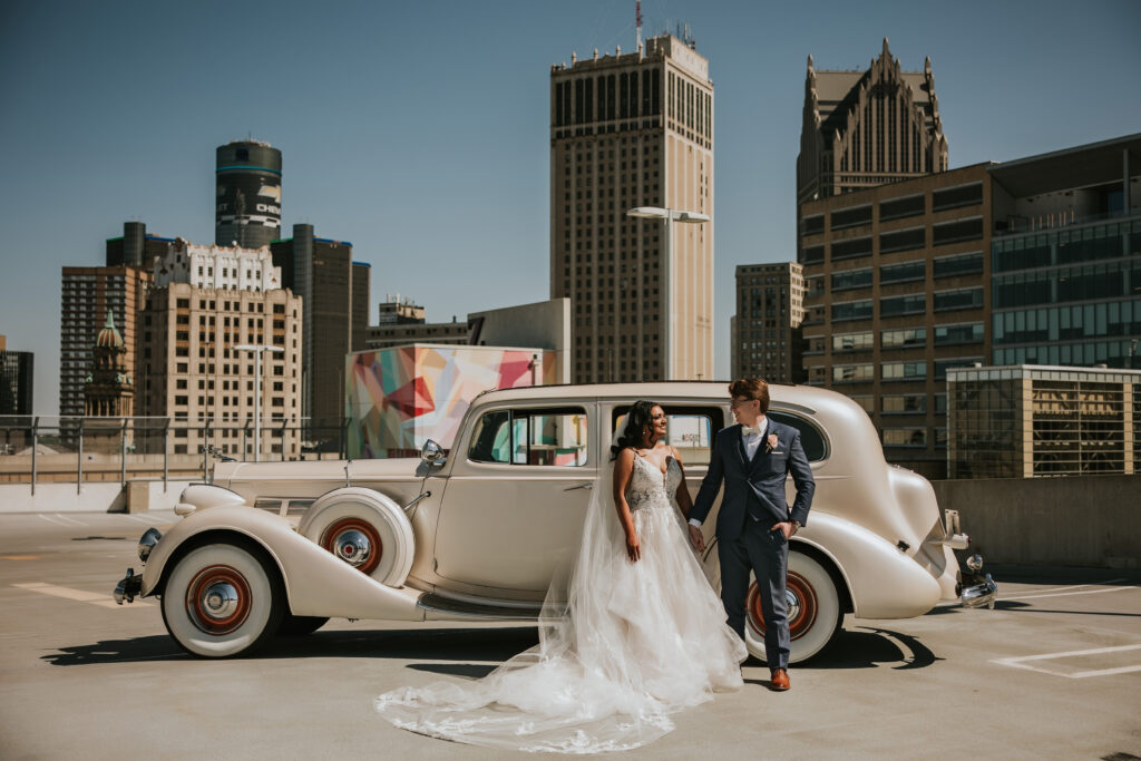 Vintage Luxury Rentals – Best Detroit Wedding Vintage Car Rentals offering elegant vintage cars for your wedding day.