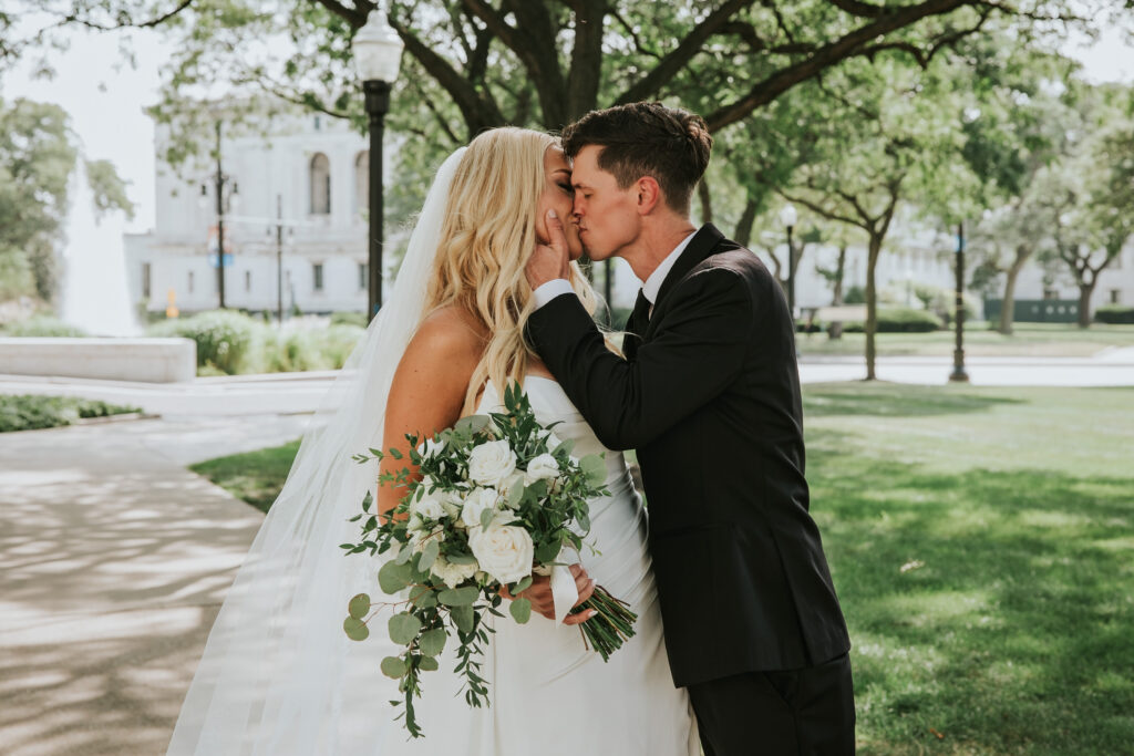 Bride and groom kissing outside their Detroit Institute of Arts wedding