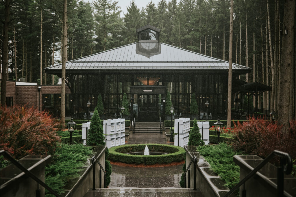 Rainy day at a Shepherd's Hollow wedding